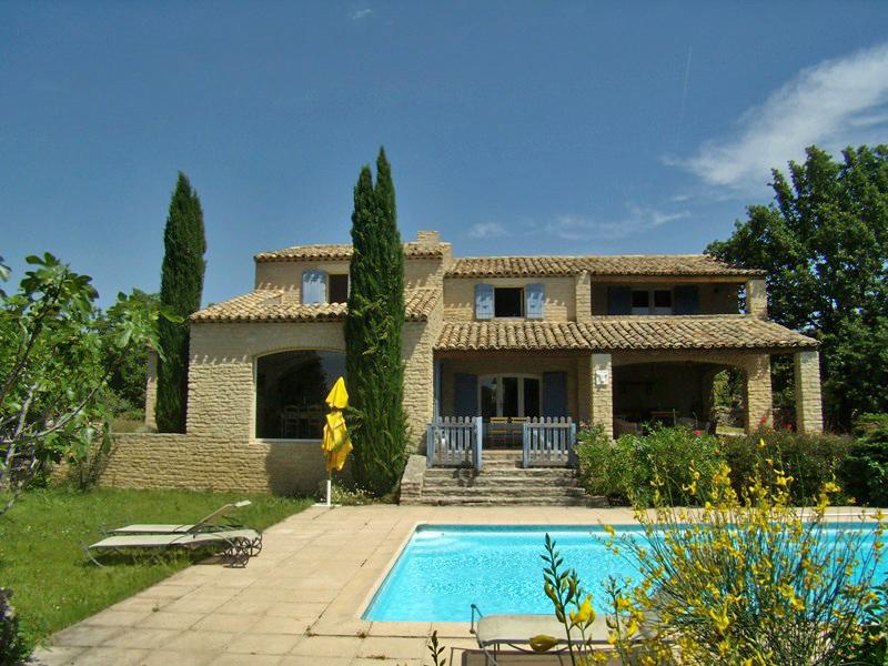 Stone house with splendid views of the Luberon